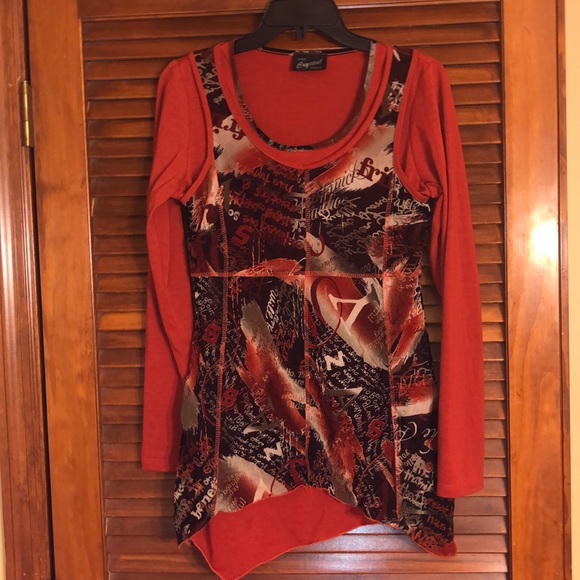 Cute layered top - Picture 1 of 3